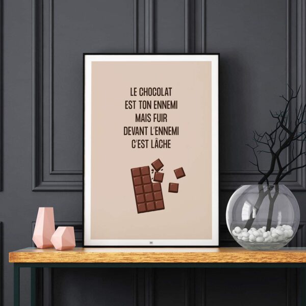 Affiche le chocolat est ton ennemi, affiche humoristique thème du chocolat, sur fond noir