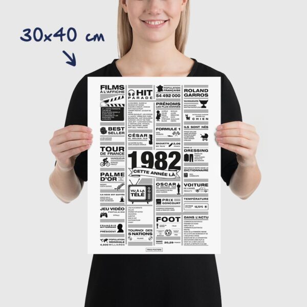 Affiche rétrospective année 1982 minimaliste en noir et blanc, présentant les films, tubes, tendances et événements marquants de 1982, idéale comme cadeau d’anniversaire nostalgique