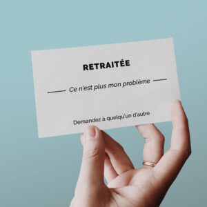 carte de visite humour - retraitée, tenue en mains