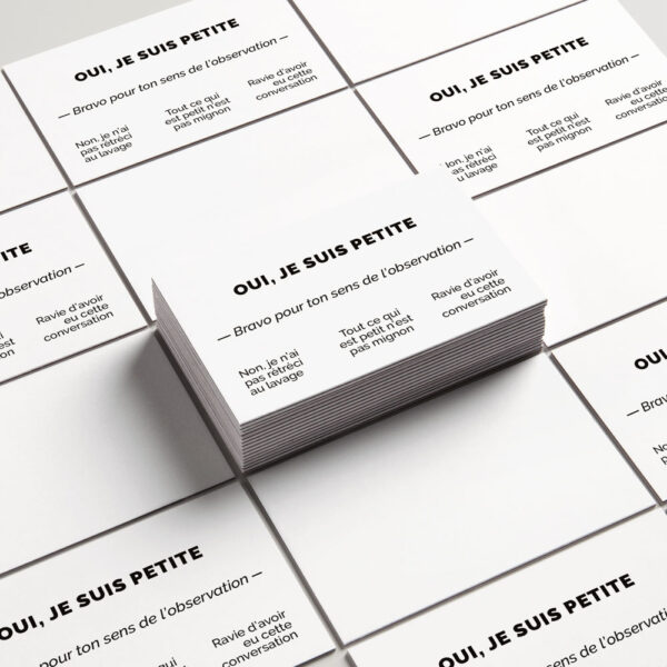 carte de visite humour - oui je suis petite, empilée